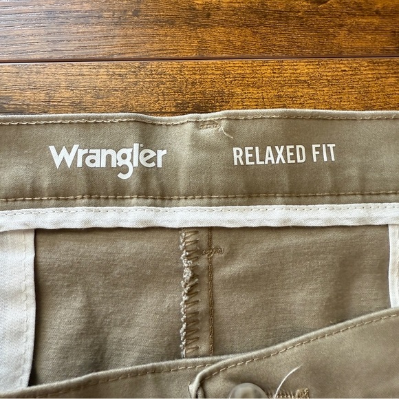 Wrangler Dress Pants Flat Front Relaxed Fit Khaki Tan Mens 38x34 Country Western - Picture 2 of 8